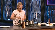 Veronika Kouříková při vaření a natáčení populární kuchařské reality showMaster Chef.