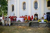 Kostel sv. Vavřince v Domažlicích se stal terčem zloděje. Snímek je z pouti ke sv. Vavřinci.