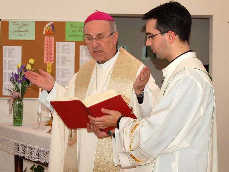 Z poděkování biskupa Mons. Františka Radkovského tříkrálovým koledníkům z Kdyňska. V jeho rámci se konala i mše svatá.