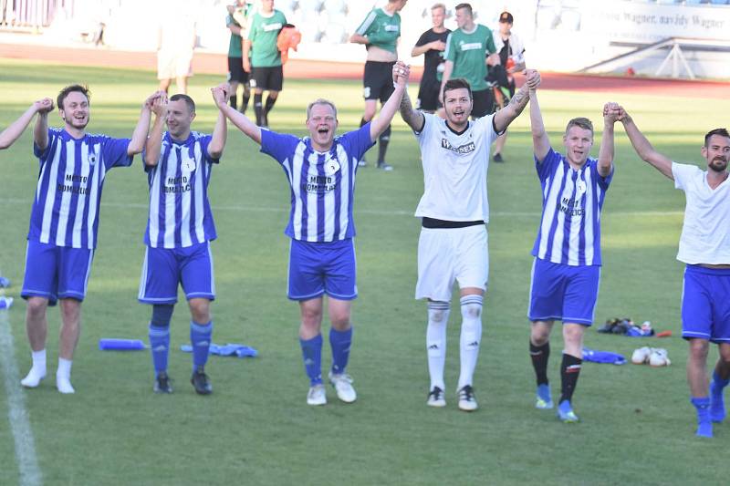 Jiskra Domažlice B (v modrém) vs. Rokycany (v zeleném) 4:1 (1:1).