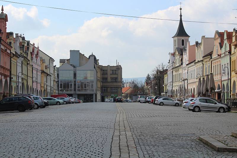 Domažlice v době karantény. Bez roušky je vidět málokdo.