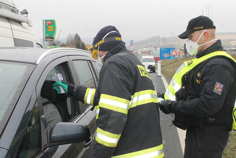 Preventivní kontrola proti koronaviru na Folmavě.