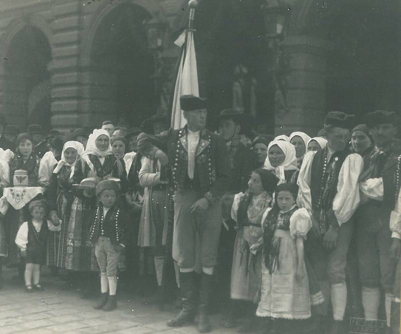 T. G. Masaryk strávil dva dny v Domažlicích. Navštívil vojenskou přehlídku a víme, jak spal a co jedl.