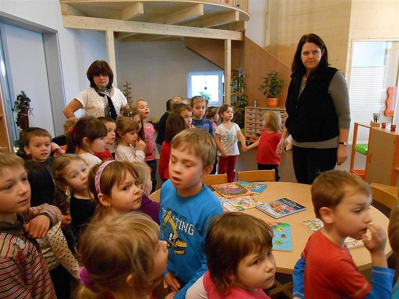 Z návštěvy hostouňských předškoláků v partnerské mateřince ve Waldthurnu.