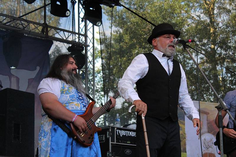 Chodrockfest 2019, druhý den. Nejvíce zazářila kapela Trautenberk.