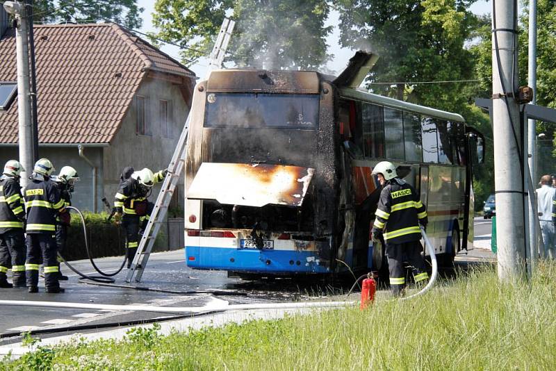 Požár autobusu v Havlovicích.