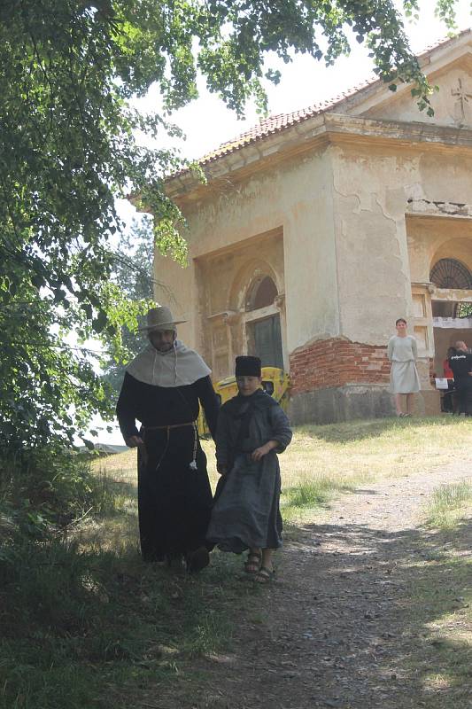 Letos se uskutečnila již třetí bitva na svaté Anně. Tentokrát se dobýval hrad. Nechyběly ani souboje s meči a palné zbraně.