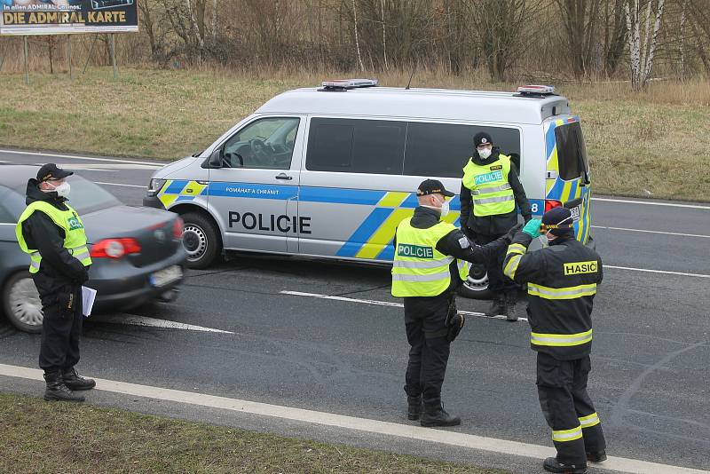 Preventivní kontrola proti koronaviru na Folmavě.