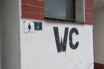 Veřejné toalety v Chodské ulici se budou pronajímat.