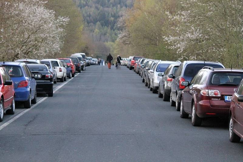 Cíl jedné rychlostní zkoušky byl opět na Hájovně u Kdyně. A vozy WRC přilákaly mnohem víc diváků než v předešlých letech. Auta diváků stála až do staré Kdyně.