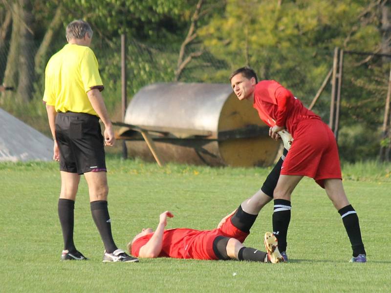 Z utkání fotbalistů Mrákova s rezervou Horšovského Týna.