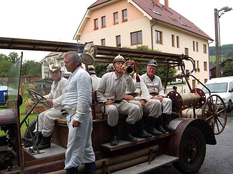 Z oslav 110. výročí hasičského spolku v Chodské Lhotě.