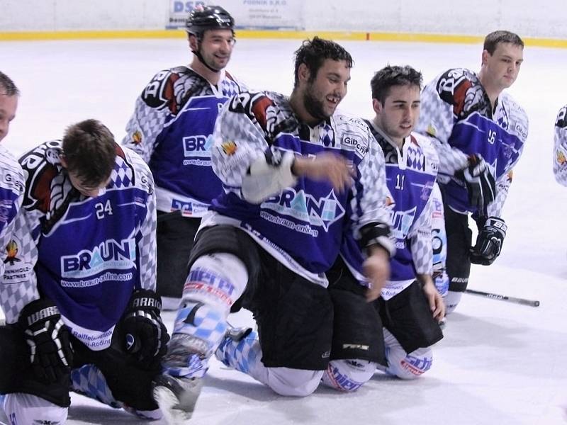 Ve šlágru 9. kola Domažlické NHL na sebe narazily dva dosud neporažené týmy, domažličtí AHC Devils a Ice Barons Waldmünchen.