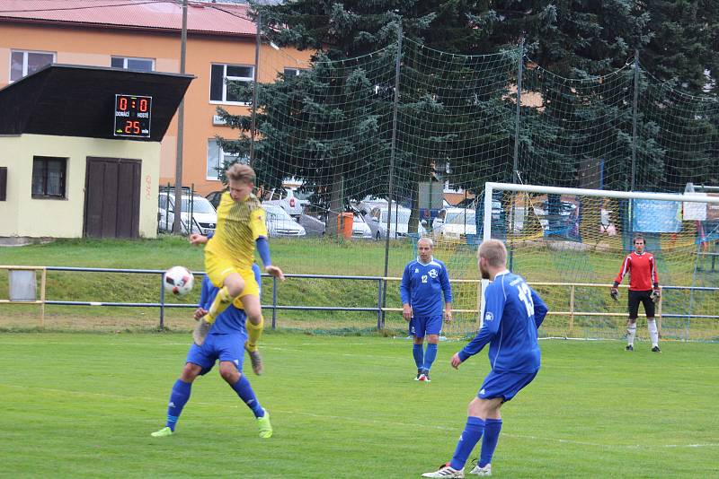 FOTBALOVÁ I.B TŘÍDA: Tatran Chodov (ve žlutém) - TJ Chodský Újezd (v modrém) 2:2 (2:0), na PK 3:4.