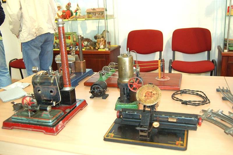 Výstava hraček z I. republiky v Holýšově