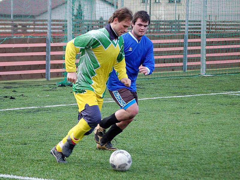 Zimní turnaj v Horšovském Týně. Z utkání Dynama H. Týn B a Chotěšova.