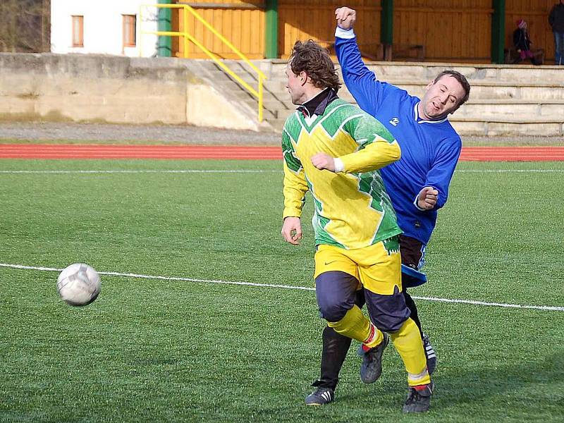 Zimní turnaj v Horšovském Týně. Z utkání Dynama H. Týn B a Chotěšova.