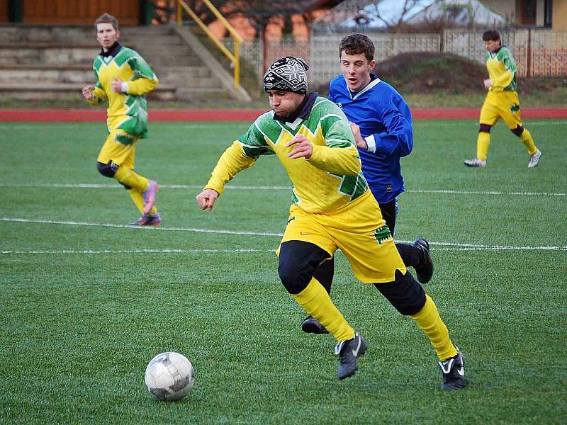 Zimní turnaj v Horšovském Týně. Z utkání Dynama H. Týn B a Chotěšova.