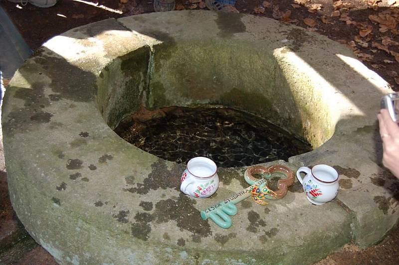 Odemykání České studánky v sobotu 9. dubna.