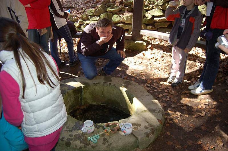 Odemykání České studánky v sobotu 9. dubna.