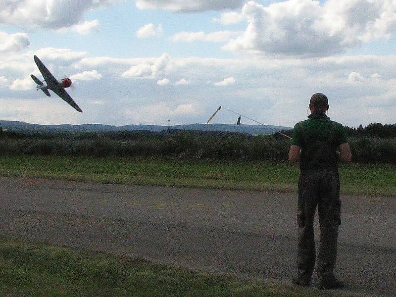 Model air show Drápalík. A ještě jednou Pavel Zíka.