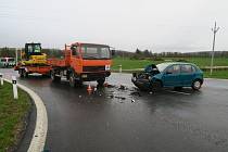 Devatenáctiletá šoférka havarovala u Staňkova. Naštěstí se pouze lehce zranila.