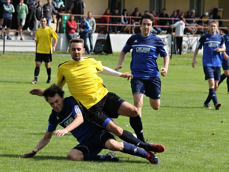 Z utkání fotbalistů Start Bělá a Sokol Pocinovice.