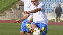 6. kolo FORTUNA ČFL A: TJ Jiskra Domažlice (na snímku fotbalisté v bílých dresech) - FC Slavia Karlovy Vary 2:2 (2:1).