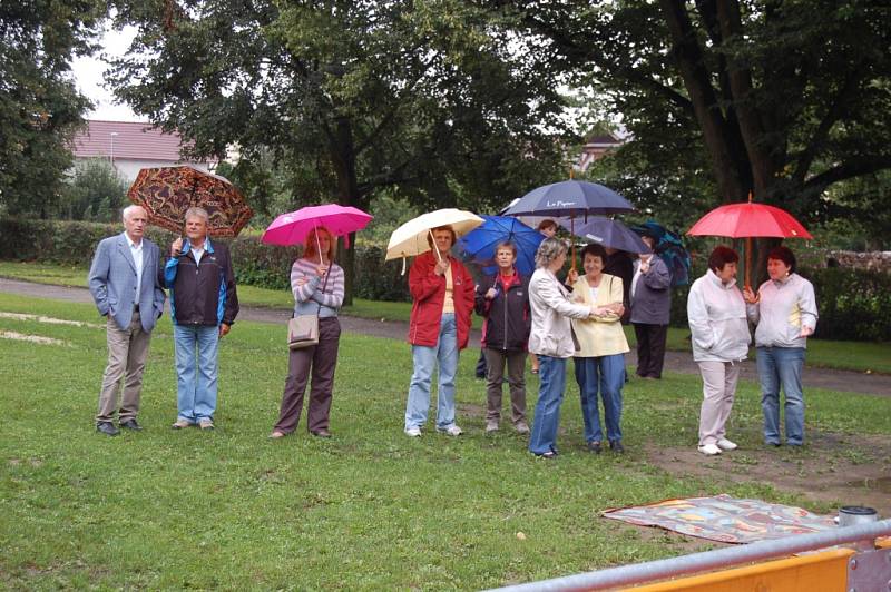 Ze slavnostního otevření hřiště v Koutě na Šumavě.