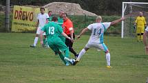 Sokol Babylon (v bílém) - Sokol Luženice (v zeleném) 0:1 (0:1).