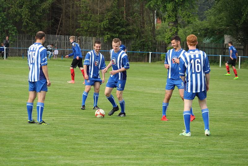 Staňkovští fotbalisté zdolali hokejisty Plzně 4:2.