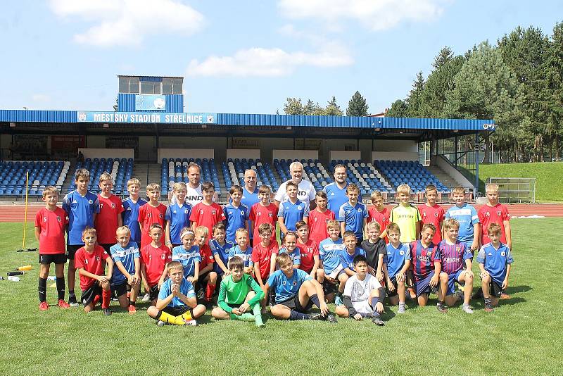 Fotbalisté z domažlické Jiskry si ve středu zahráli přátelský zápas se žáky FK Hodonín.