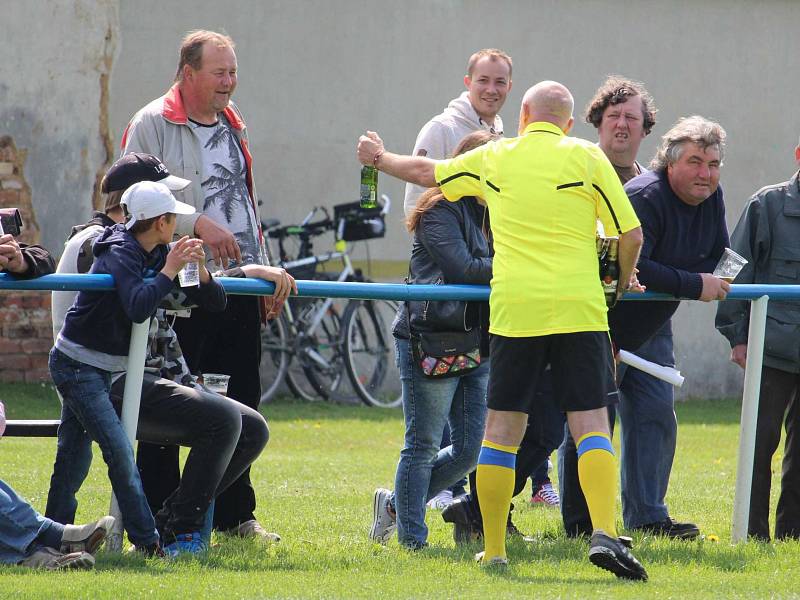 Fotbal ve Staňkově slavil 90. let existence. V rámci oslav se tamní stará garda utkala s Amforou.