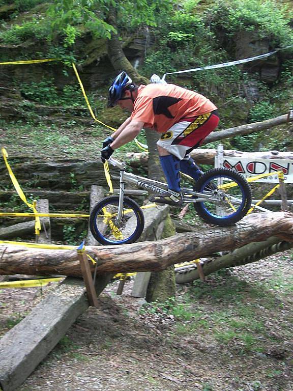 Mládež oddílu cyklotrialu Dynamo Horšovský Týn závodila o víkendu 14. až 15. května ve Velké Bystřici na Olomoucku, kde se konalo Mistrovství ČR v biketrialu. 