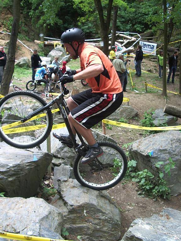 Mládež oddílu cyklotrialu Dynamo Horšovský Týn závodila o víkendu 14. až 15. května ve Velké Bystřici na Olomoucku, kde se konalo Mistrovství ČR v biketrialu. 