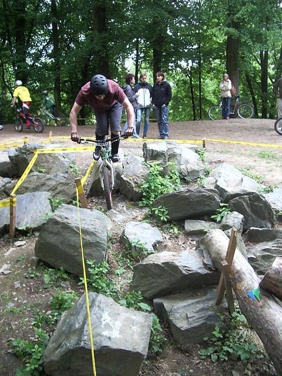 Mládež oddílu cyklotrialu Dynamo Horšovský Týn závodila o víkendu 14. až 15. května ve Velké Bystřici na Olomoucku, kde se konalo Mistrovství ČR v biketrialu. 