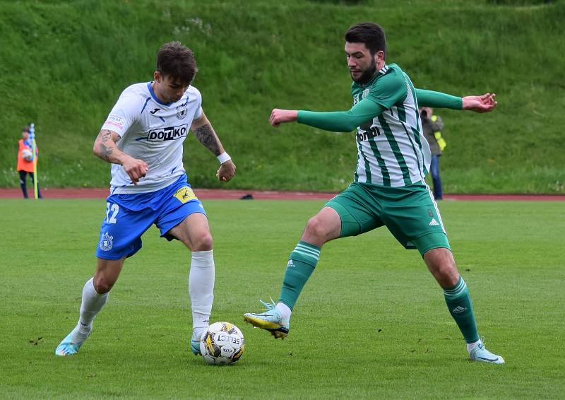 FORTUNA ČFL, skupina A (26. kolo): TJ Jiskra Domažlice (na snímku fotbalisté v bílomodrých dresech) - Sokol Hostouň 3:2.