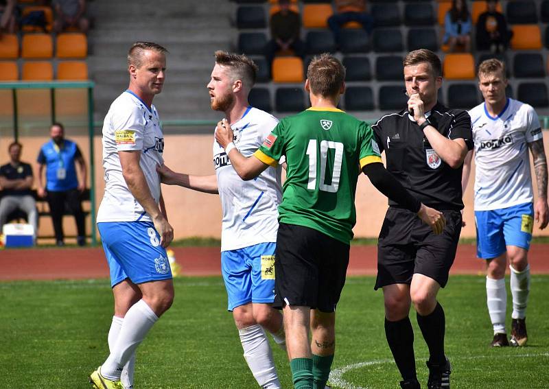 25. kolo FORTUNA ČFL, skupina A: Sokolov - Domažlice (bílí) 3:0.