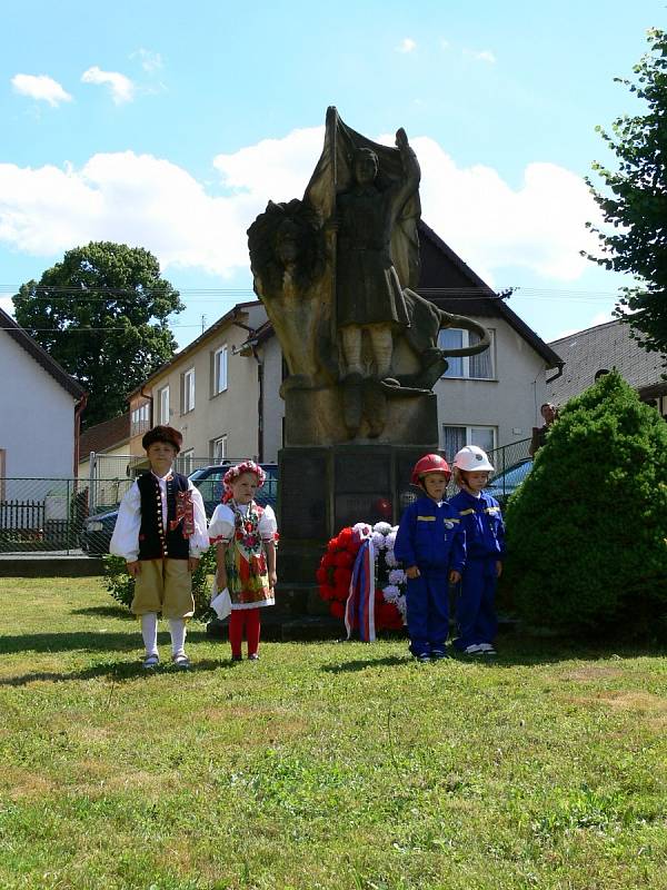 Archiv SDH v Újezdu skýtá desítky historických fotografií. Zachycují výročí, slavnosti i soutěže.