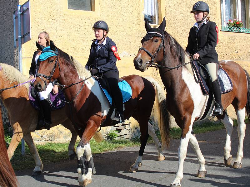 Svatováclavská jízda v Zahořanech.