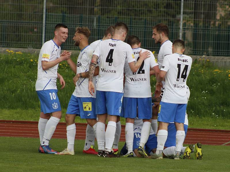 24. kolo FORTUNA ČFL, skupina A: TJ Jiskra Domažlice (bílí) - Benešov 2:0.