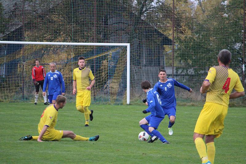 FOTBALOVÁ I.B TŘÍDA: Tatran Chodov (ve žlutém) - TJ Chodský Újezd (v modrém) 2:2 (2:0), na PK 3:4.