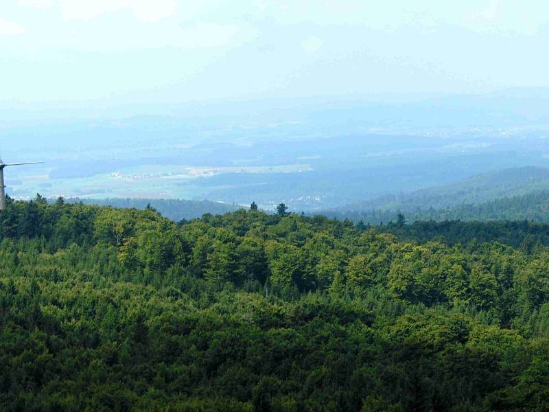 Z nejvyšší hory Českého lesa, 1042 m vysokého Čerchova. 