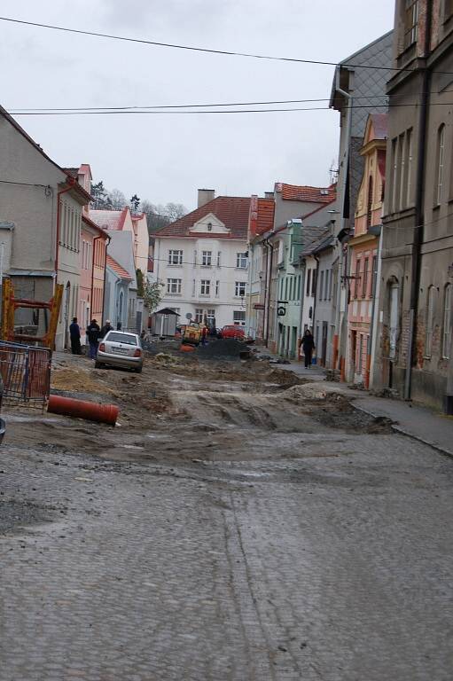 Stavební práce v Domažlicích, 20. dubna 2012.