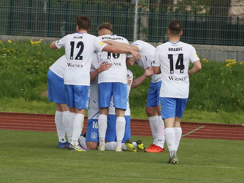 24. kolo FORTUNA ČFL, skupina A: TJ Jiskra Domažlice (bílí) - Benešov 2:0.