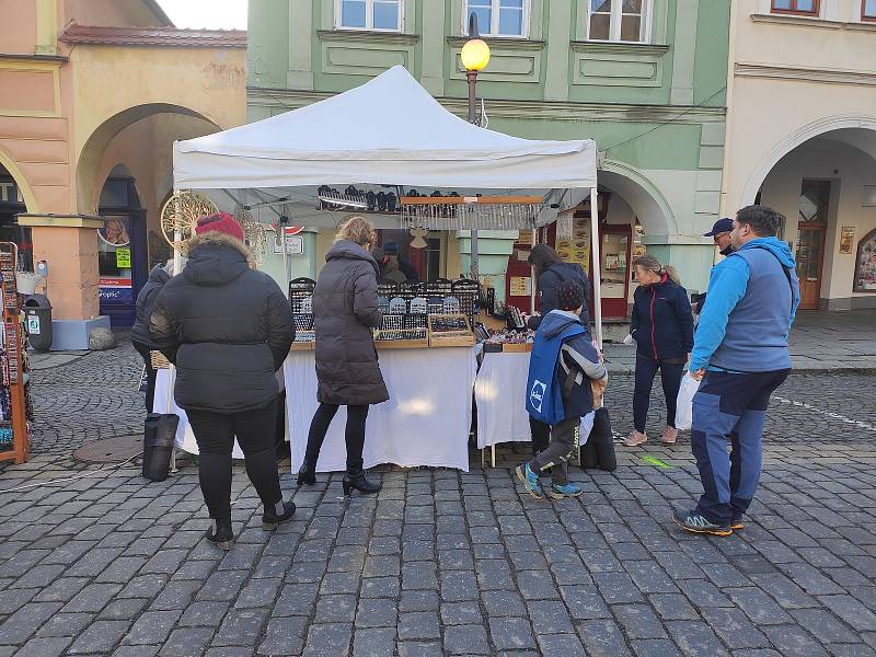 Jednodenní Vánoční trhy v Domažlicích přilákaly v sobotu 18. prosince spoustu návštěvníků. Lidé zavzpomínali i na Havla, který zemřel přesně před deseti lety.