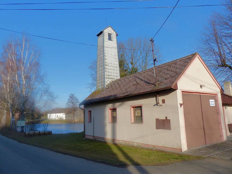 Hasičská zbrojnice před rekonstrukcí.