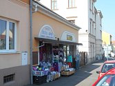 Obchod s textilním zbožím, kde došlo k vraždě.