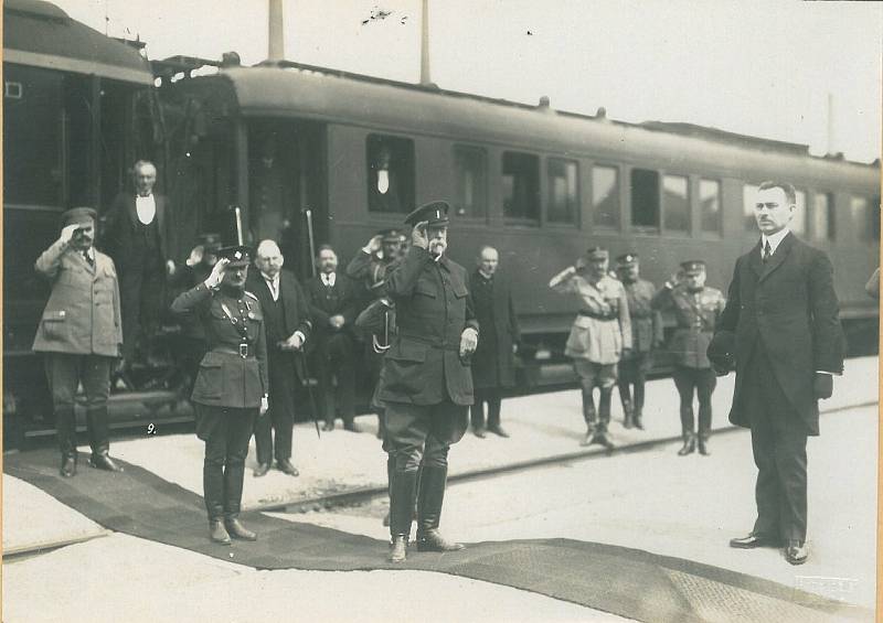 T. G. Masaryk strávil dva dny v Domažlicích. Navštívil vojenskou přehlídku a víme, jak spal a co jedl.