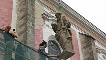 Jak se sochy světců vracely na kostel Narození Panny Marie II.